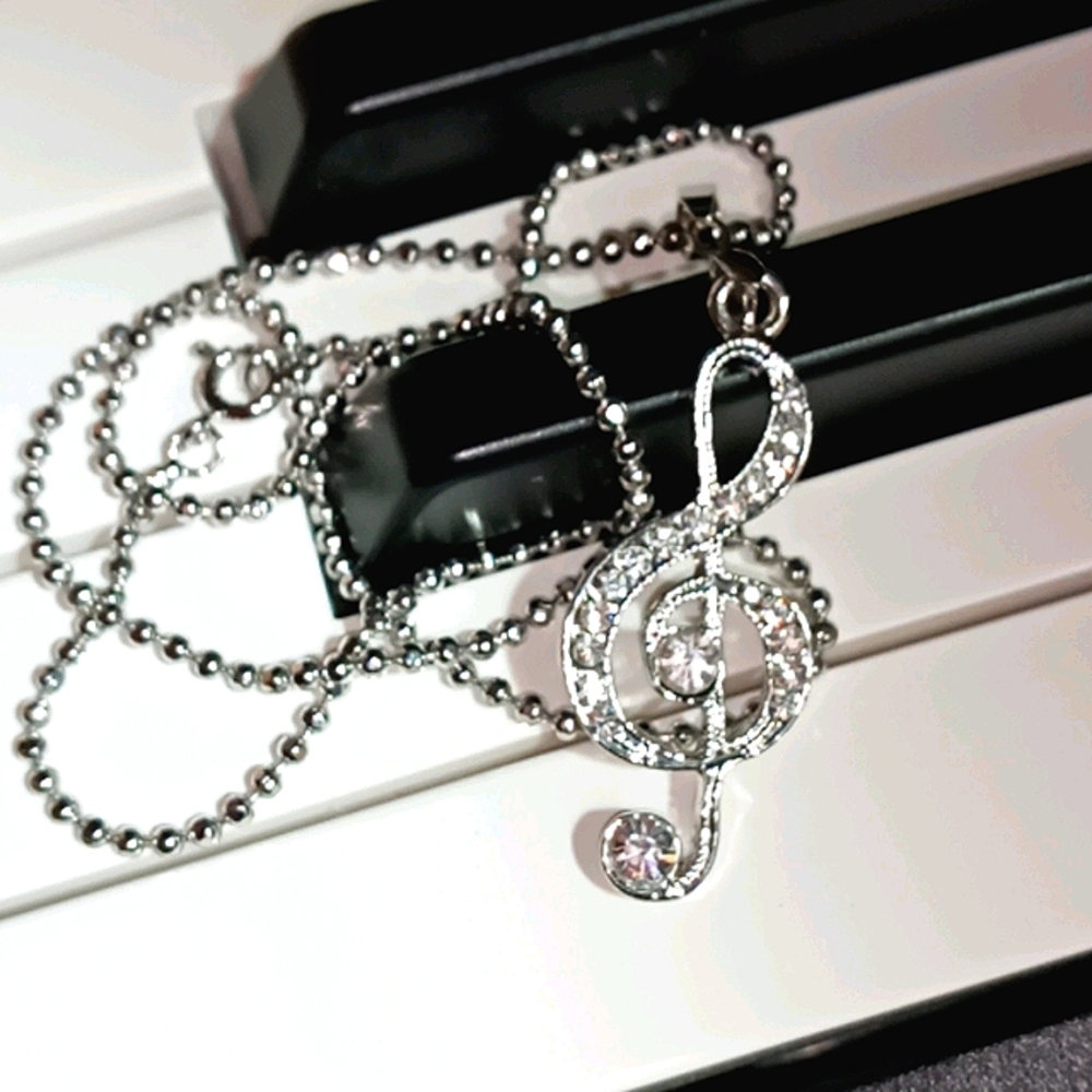 NWOT crystal necklace